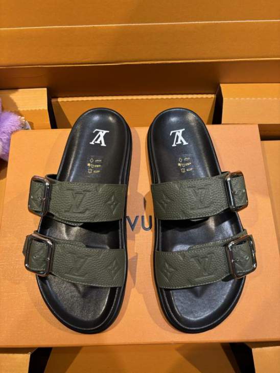 Picture of Louis Vuitton Slippers _SKULVsz38-46hnh0826897